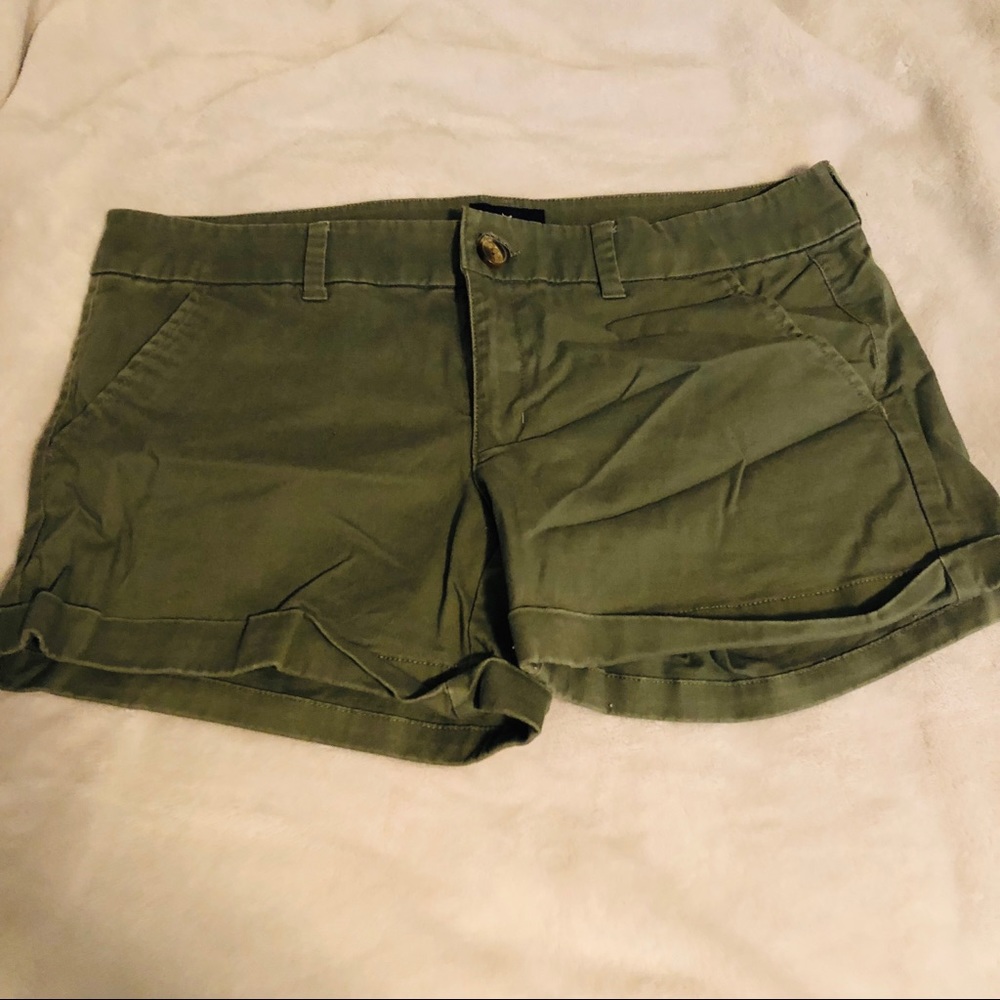 Hunter Green AE Midi Shorts